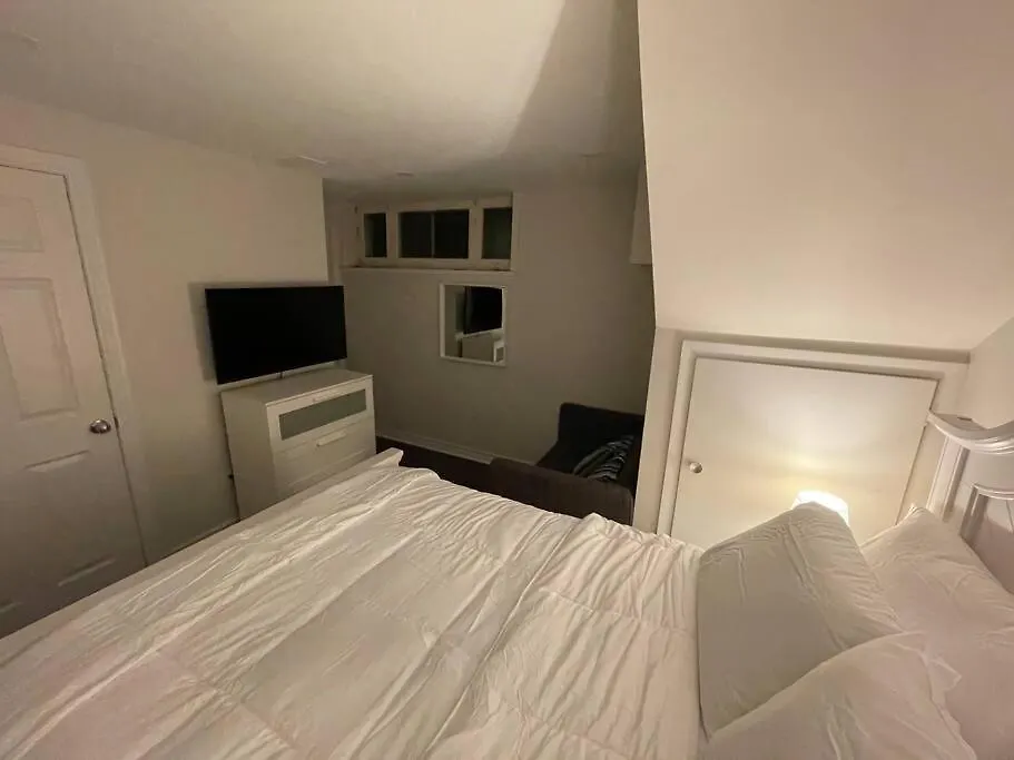 Lovely Junior 1 Bedroom Basement Apartment Toronto Canada