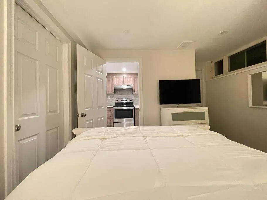 Lovely Junior 1 Bedroom Basement Apartment Toronto