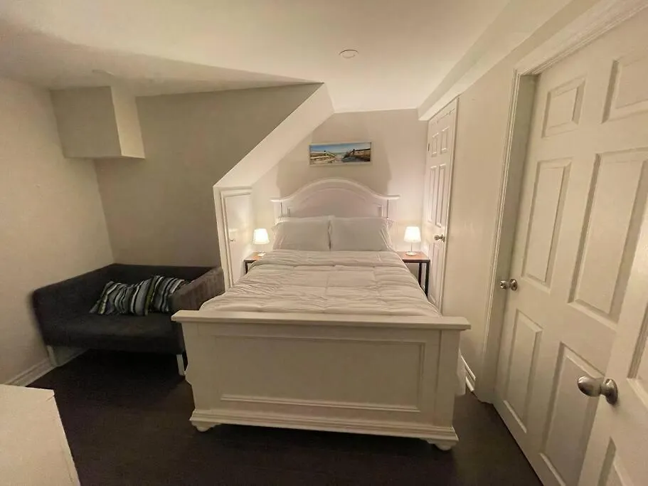 Lovely Junior 1 Bedroom Basement Apartment Toronto