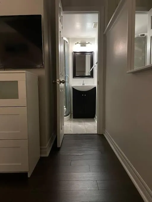 Lovely Junior 1 Bedroom Basement Apartment Toronto